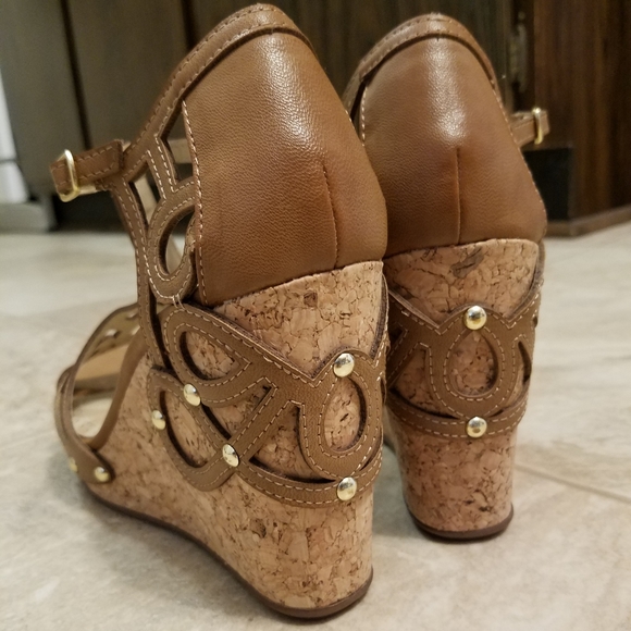 Adrienne Vittadini cinthian cream cork wedges - Picture 2 of 6